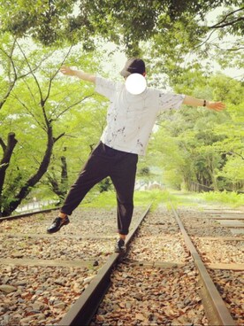 「lot holon（ロットホロン）のアイテム（スラックス）」を使った、琥珀さん（メンズ・180cm）の夏コーディネート