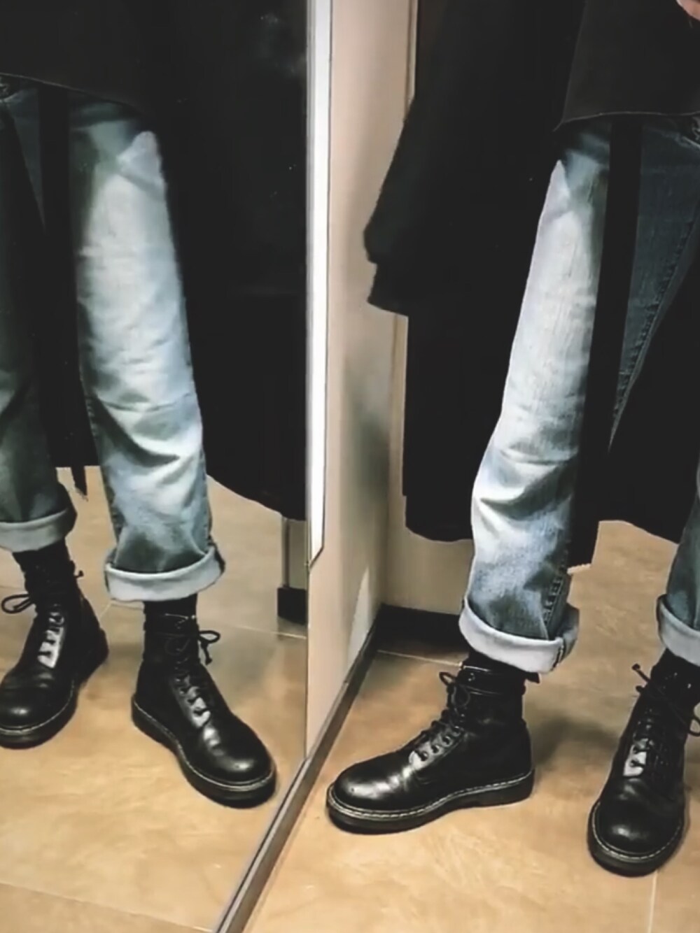 「メンズライク、デニム」｜「Dr. Martensのアイテム（ブーツ、ブラック系）」を使った、dvnajjutnmさん（レディース・163cm）の冬コーディネートの1枚目の写真