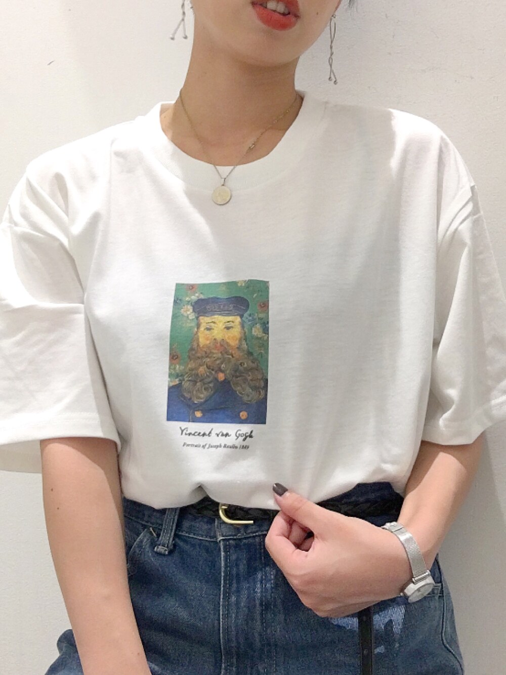 「E hyphen world gallery、イーハイフンワールドギャラリー(E hyphen world gallery)、Tシャツ、キャンバスTシャツ、絵画、ジェンダーレス、秋物新作、メンズライク、ビックシルエット」｜「E hyphen world galleryのCanvaslist Tシャツ（Tシャツ/カットソー、ホワイト系）」を使った、Rihoさん（レディース・155cm）の夏コーディネートの1枚目の写真