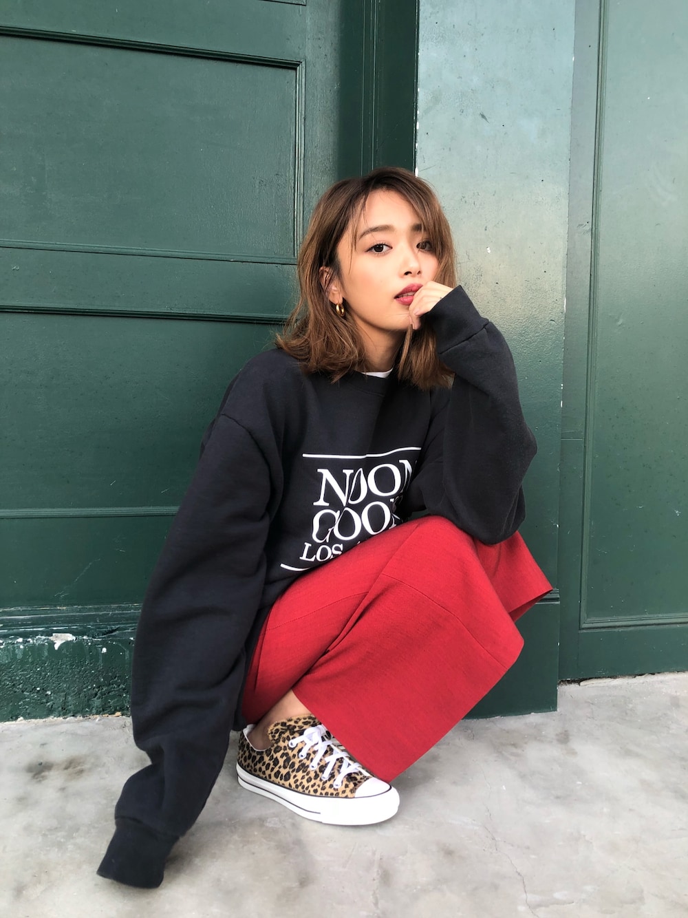 「BEAUTY&YOUTH UNITED ARROWSのアイテム（スウェット、ブルー系）」を使った、近藤千尋さん（レディース・160cm）の秋コーディネートの1枚目の写真