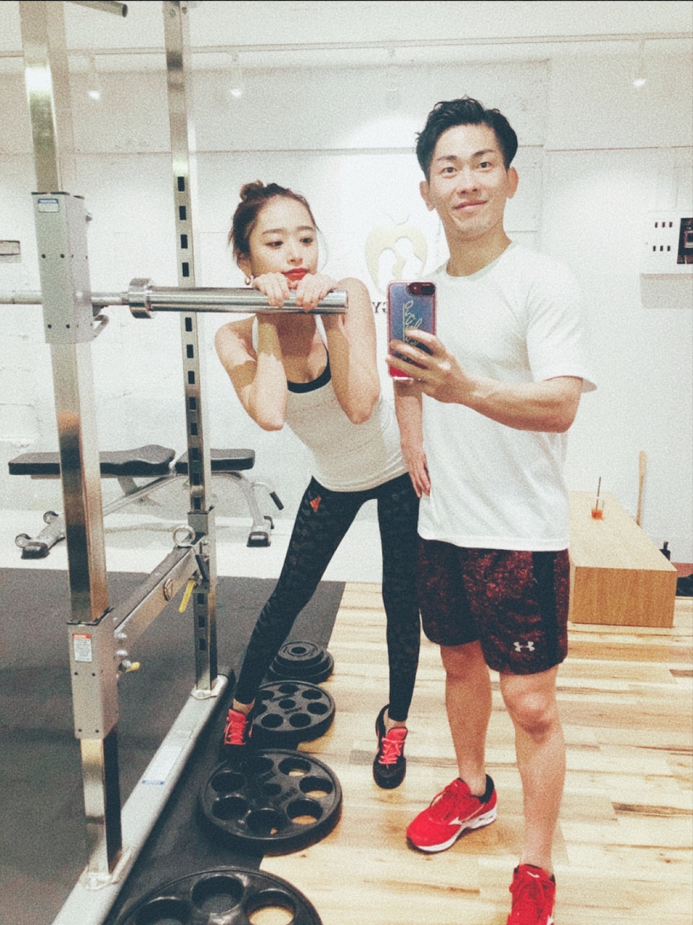 「adidas by Stella McCartneyの[adidas by Stella McCartney] P ESS タンクトップ（タンクトップ、ホワイト系）」を使った、近藤千尋さん（レディース・160cm）の冬コーディネートの1枚目の写真