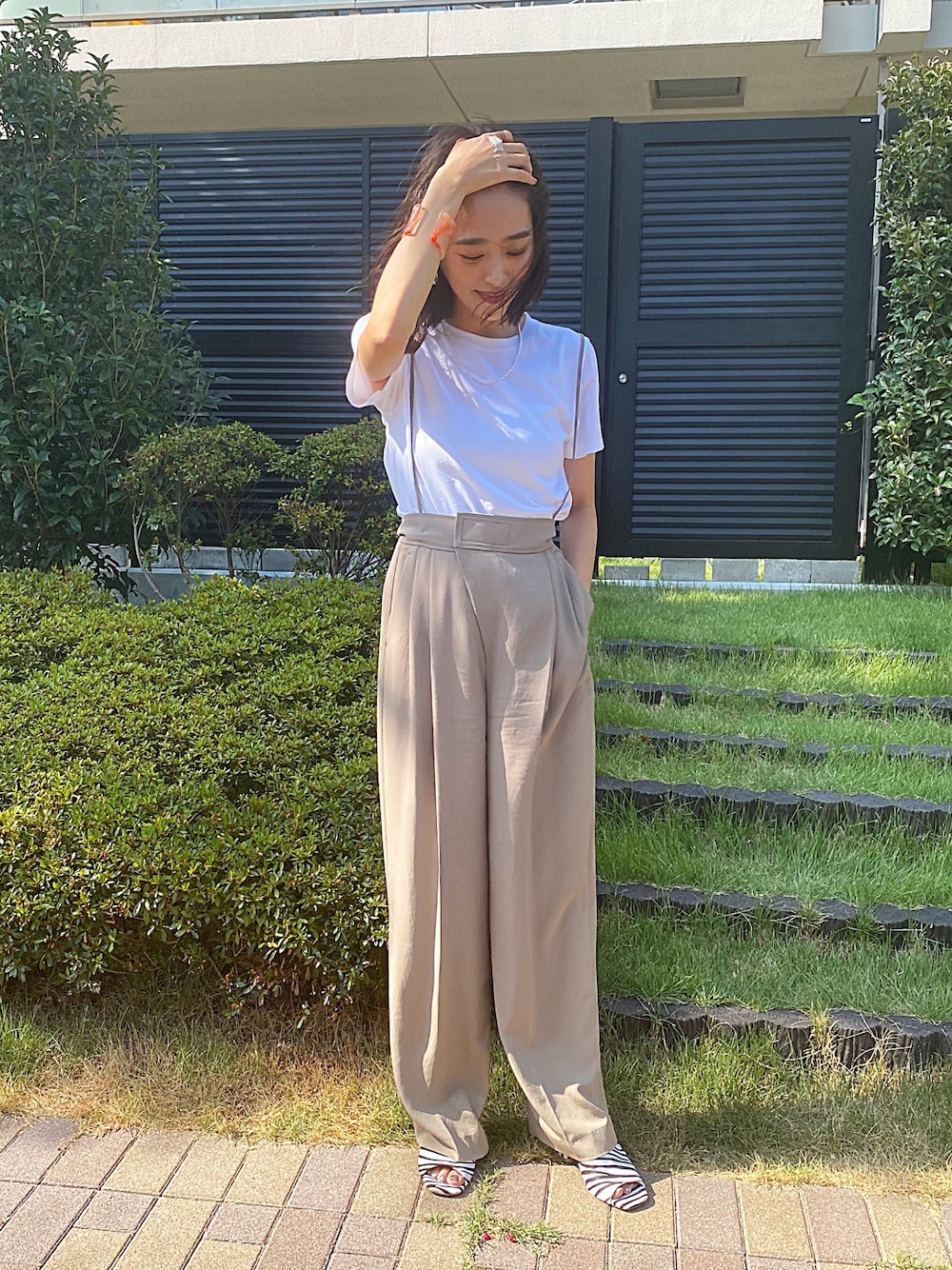 「STUNNING LUREのアイテム（オールインワン・サロペット、ベージュ系）」を使った、近藤千尋さん（レディース・160cm）の夏コーディネートの1枚目の写真