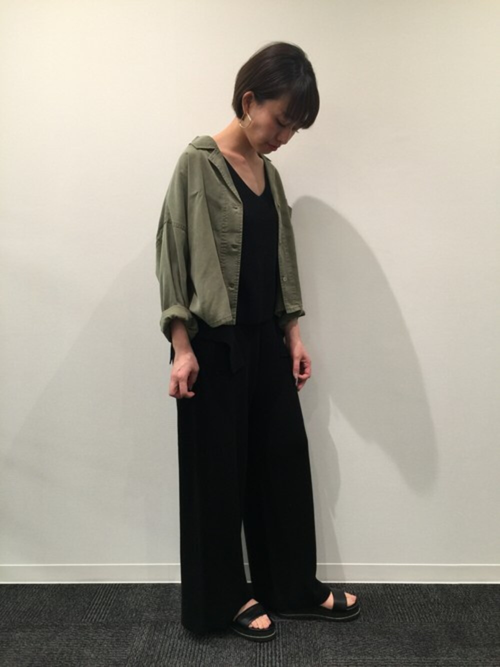「ニット、セットアップ、JEANASiS、ジーナシス、カーキ、サンダル、ミリタリーシャツ、春コーデ、厚底サンダル」｜「JEANASISのミリタリーショートシャツ/780684（シャツ/ブラウス、グリーン系）」を使った、JEANASIS　mkさん（レディース・155cm）の春コーディネートの1枚目の写真