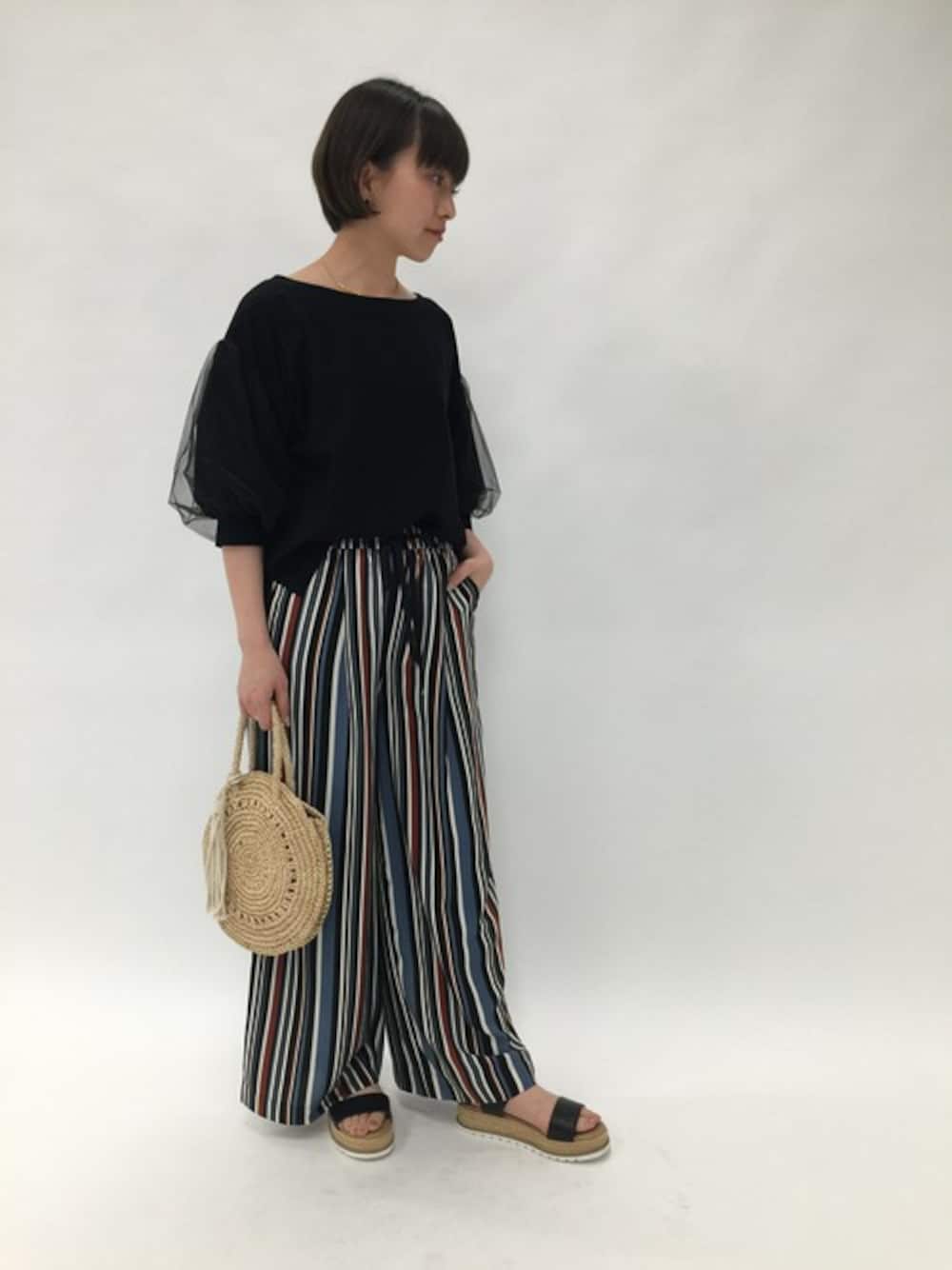 「Tシャツ、JEANASiS、ストライプ、ジーナシス、サンダル、イージーパンツ、厚底サンダル、ガラパン、チュールトップス」｜「JEANASISのソデチュールプルオーバーSS/786130（Tシャツ/カットソー、ブラック系）」を使った、JEANASIS　mkさん（レディース・155cm）の春コーディネートの1枚目の写真