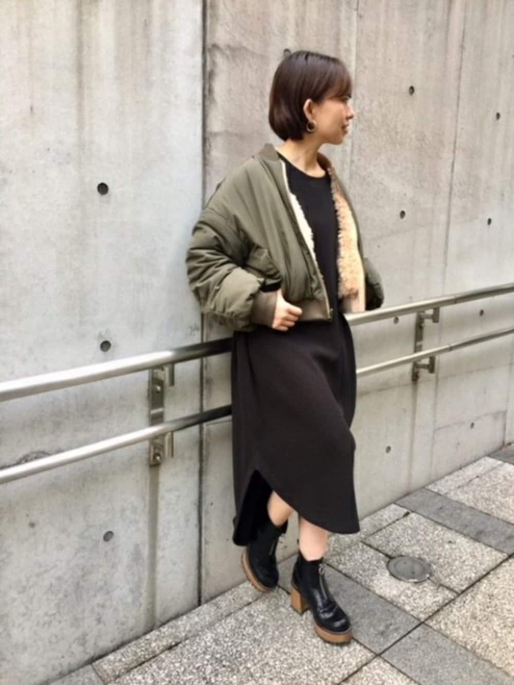 「MA-1、JEANASiS、ジーナシス、カーキ、ロングワンピース、ヒールブーツ、サーマル、ボアブルゾン、サーマルワンピ」｜「JEANASISのサーマルBIGTワンピース/812572（ワンピース、ブラック系）」を使った、JEANASIS　mkさん（レディース・155cm）の秋コーディネートの1枚目の写真