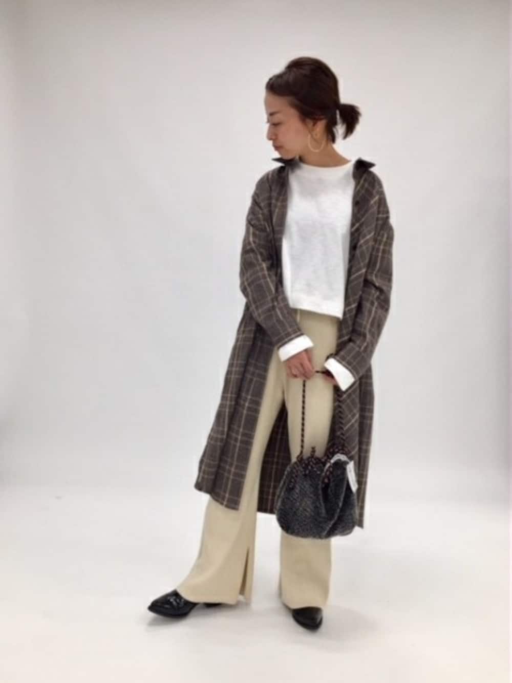 「チェックシャツ、リブパンツ、秋のコーデ、JEANASiS、ジーナシス、ラフ、シャツワンピ、リブニット、ベージュコーデ」｜「JEANASISのマルチWAYチェックシャツワンピース/816941（シャツワンピース、ブラウン系）」を使った、JEANASIS　mkさん（レディース・155cm）の秋コーディネートの1枚目の写真