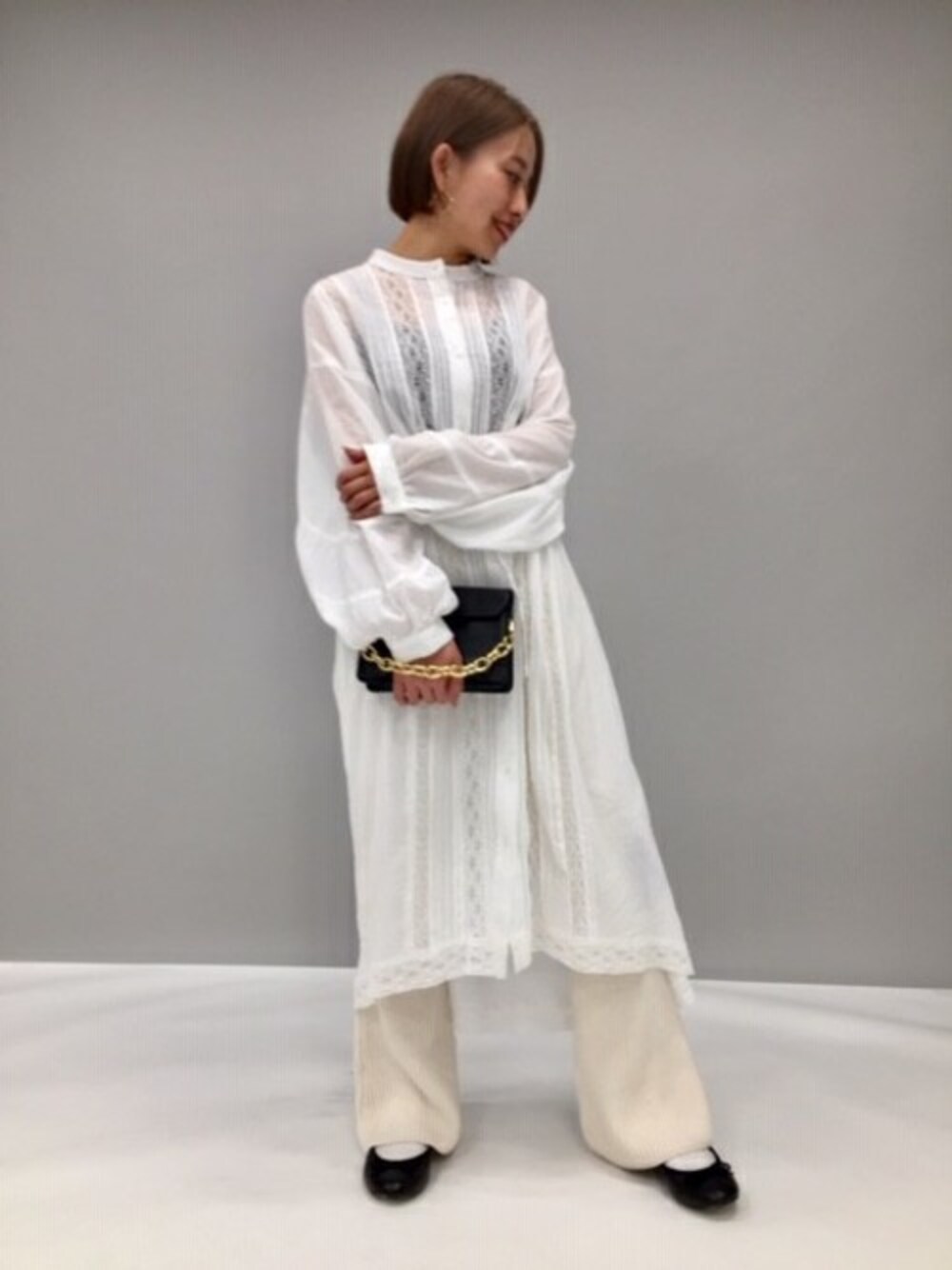 「JEANASiS、レイヤードスタイル、ジーナシス、ニットパンツ、ホワイトコーデ、春コーデ、レースワンピース、コットンワンピース、パンツレイヤード」｜「JEANASISの【WEB限定】レースキリカエワンピース/830936（ワンピース、ホワイト系）」を使った、JEANASIS　mkさん（レディース・155cm）の春コーディネートの1枚目の写真