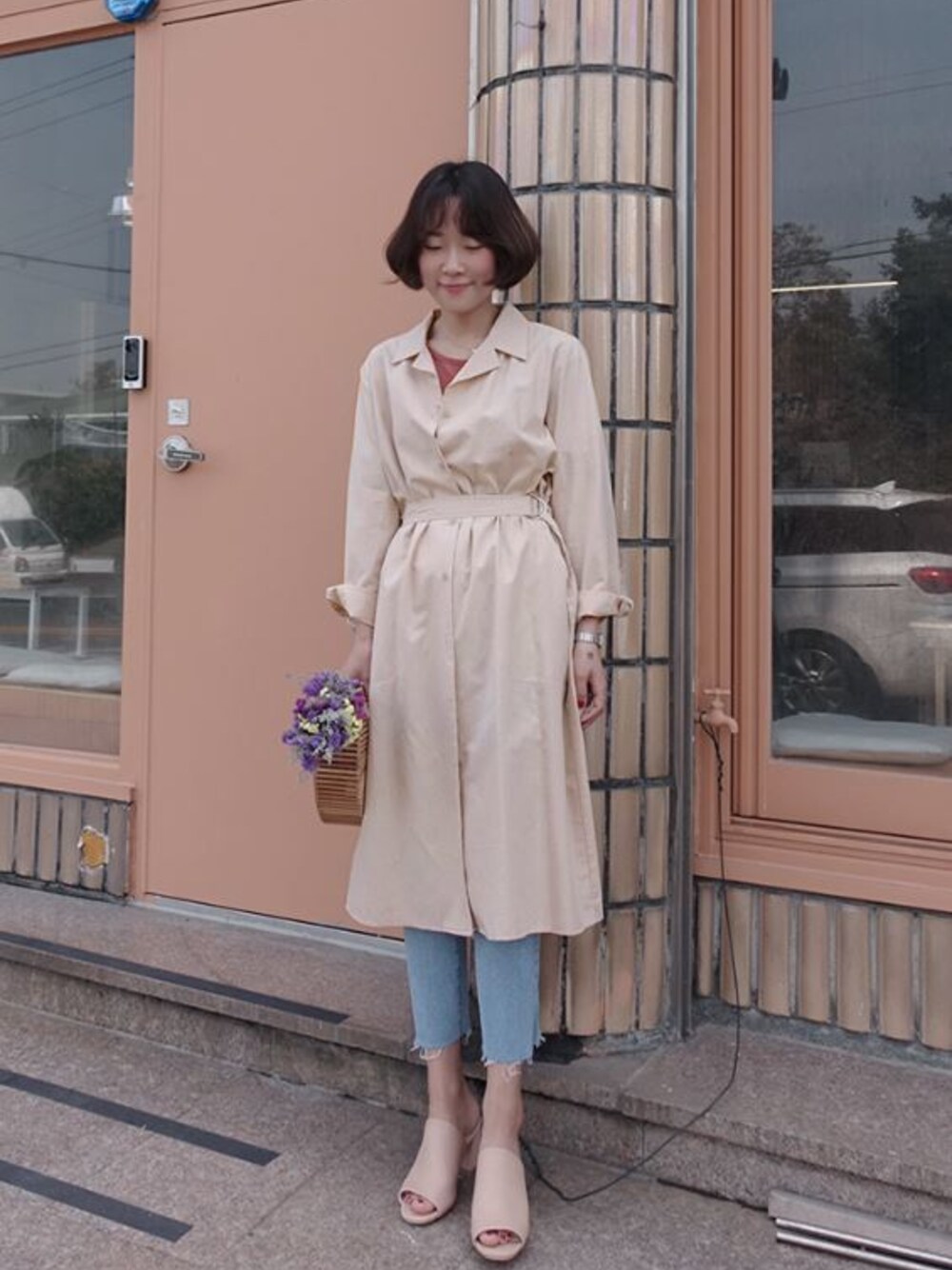 「ベルト付きロングトレンチコート（トレンチコート、ベージュ系）」を使った、ZEMMAWORLDさん（レディース・164cm）の春コーディネートの1枚目の写真