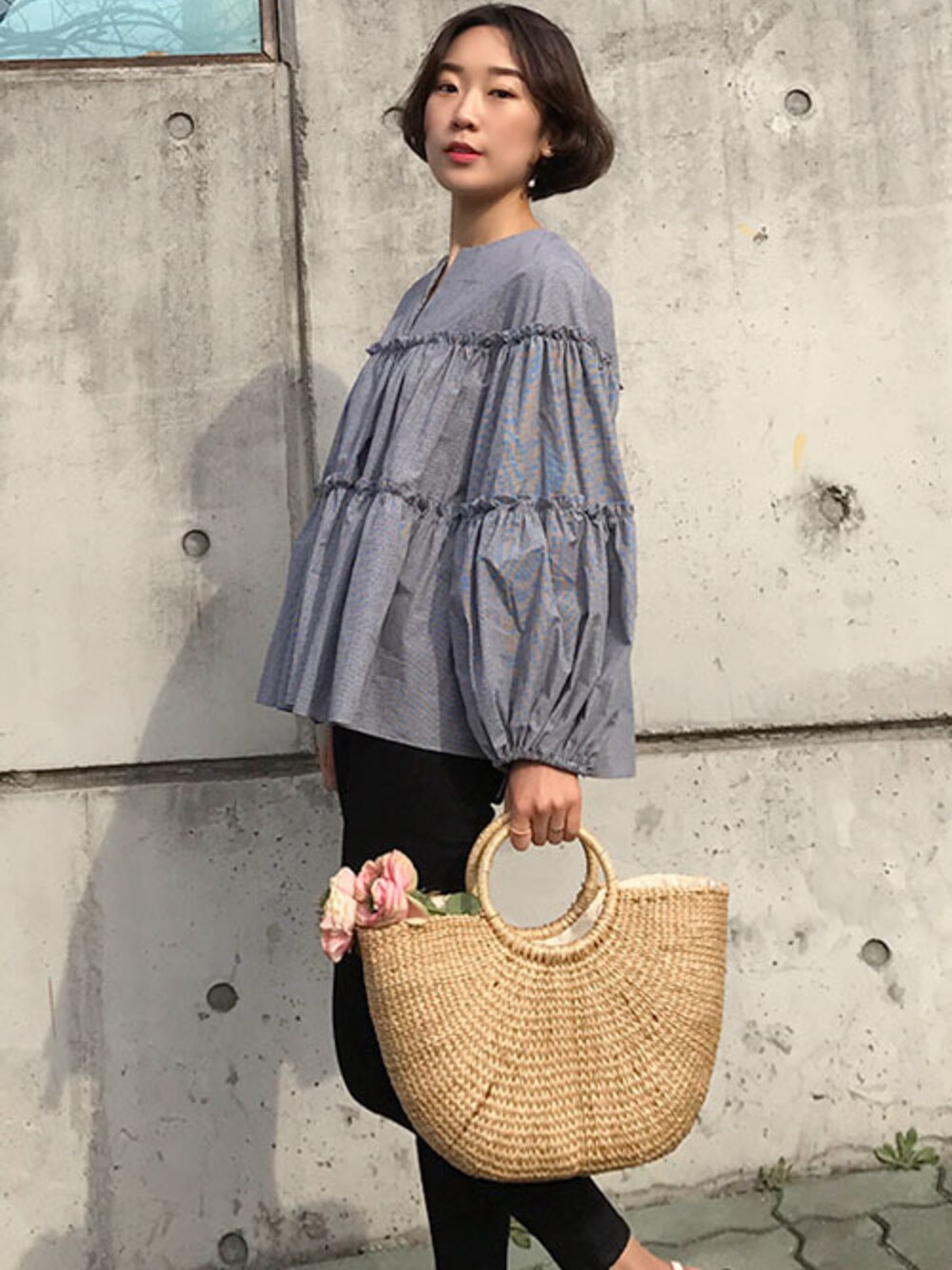 「ブラウス、シャツ、トップス、韓国ファッション、レディースコーデ、zemmaworld」｜「フリルチェックブラウス（シャツ/ブラウス、ブラック系）」を使った、ZEMMAWORLDさん（レディース・164cm）の春コーディネートの1枚目の写真