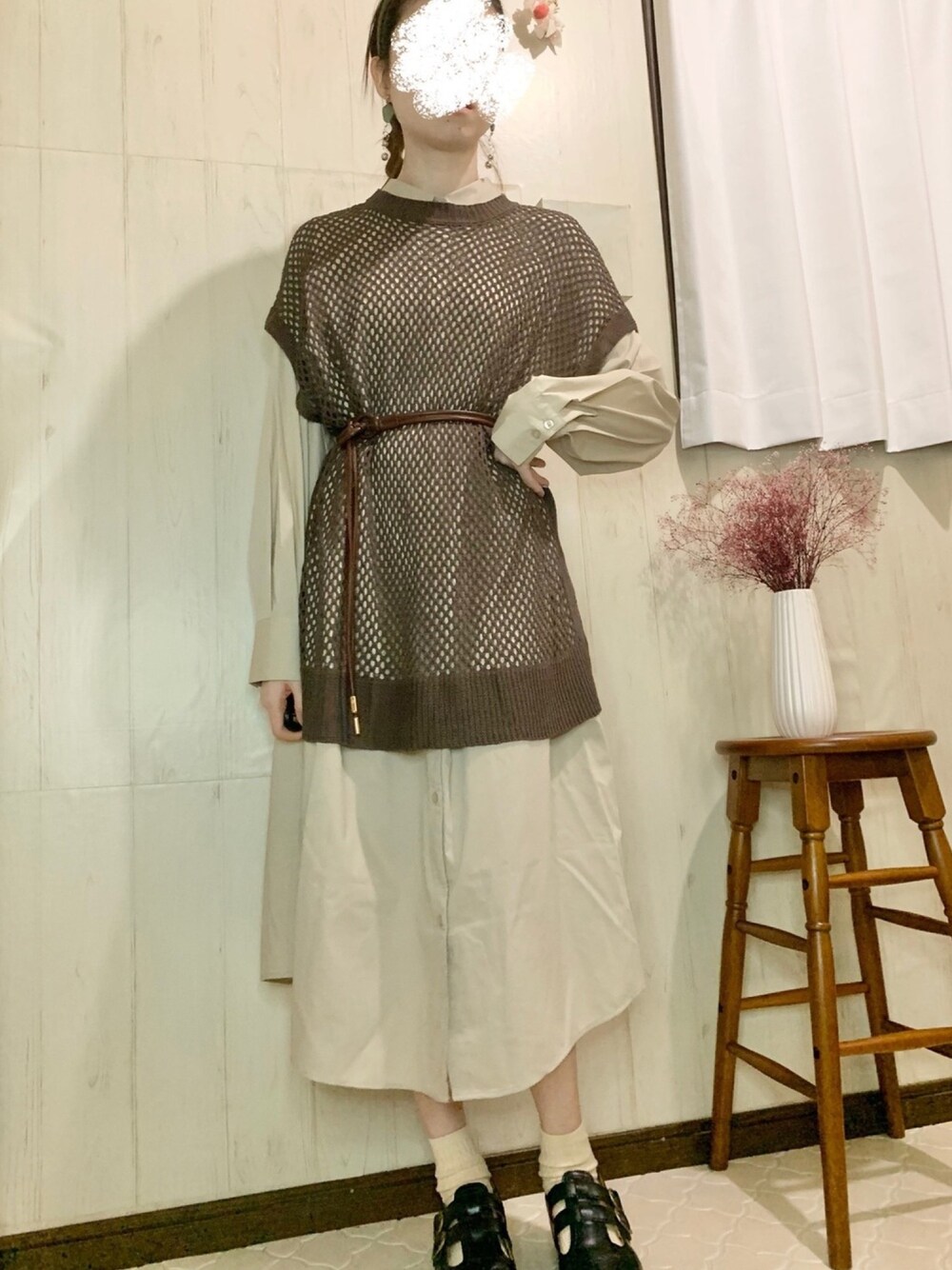 「プチプラ、秋のコーデ、秋服準備はじめました、レイヤードスタイル、ワンピース、シャツワンピ、ニットベスト、メッシュ、メッシュニット、秋のカフェオレコーデ」｜「NEUNAのフィッシュネットビッグベスト/ニットベスト（ベスト、ブラウン系）」を使った、mintさん（レディース・157cm）の秋コーディネートの1枚目の写真