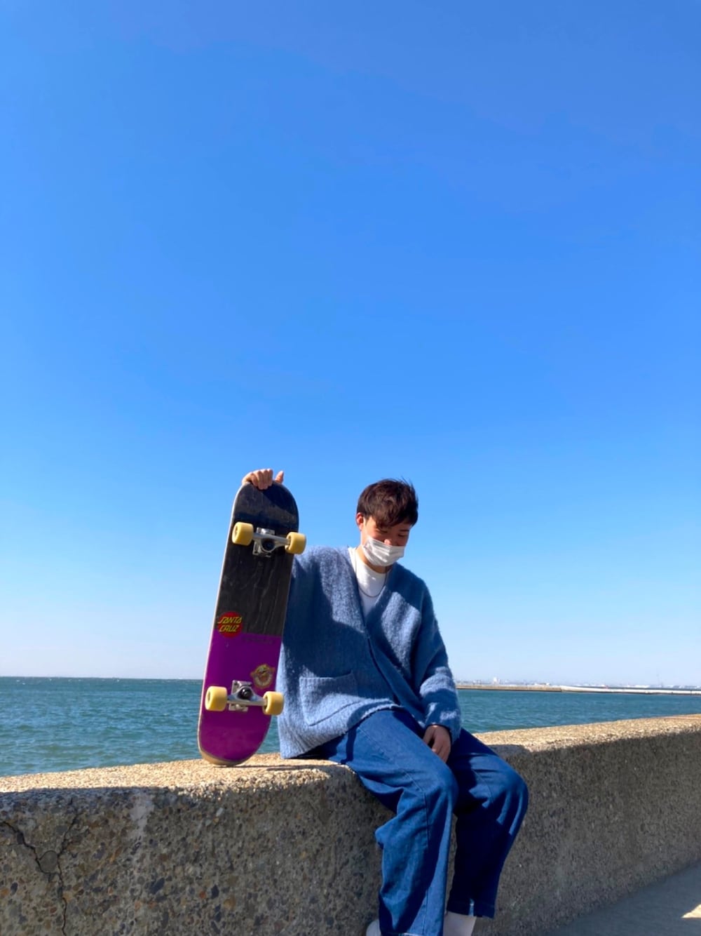 「おしゃれさんと繋がりたい、休日スタイル、フリークスストア、オールブルー、いいね、save、フォローお願いします🤑、アースカラー」｜「MONO-MARTのタックコーデュロイワイドパンツ 太畝コーデュロイパンツ（その他パンツ、ブラック系）」を使った、じたさん（メンズ・176cm）の冬コーディネートの1枚目の写真