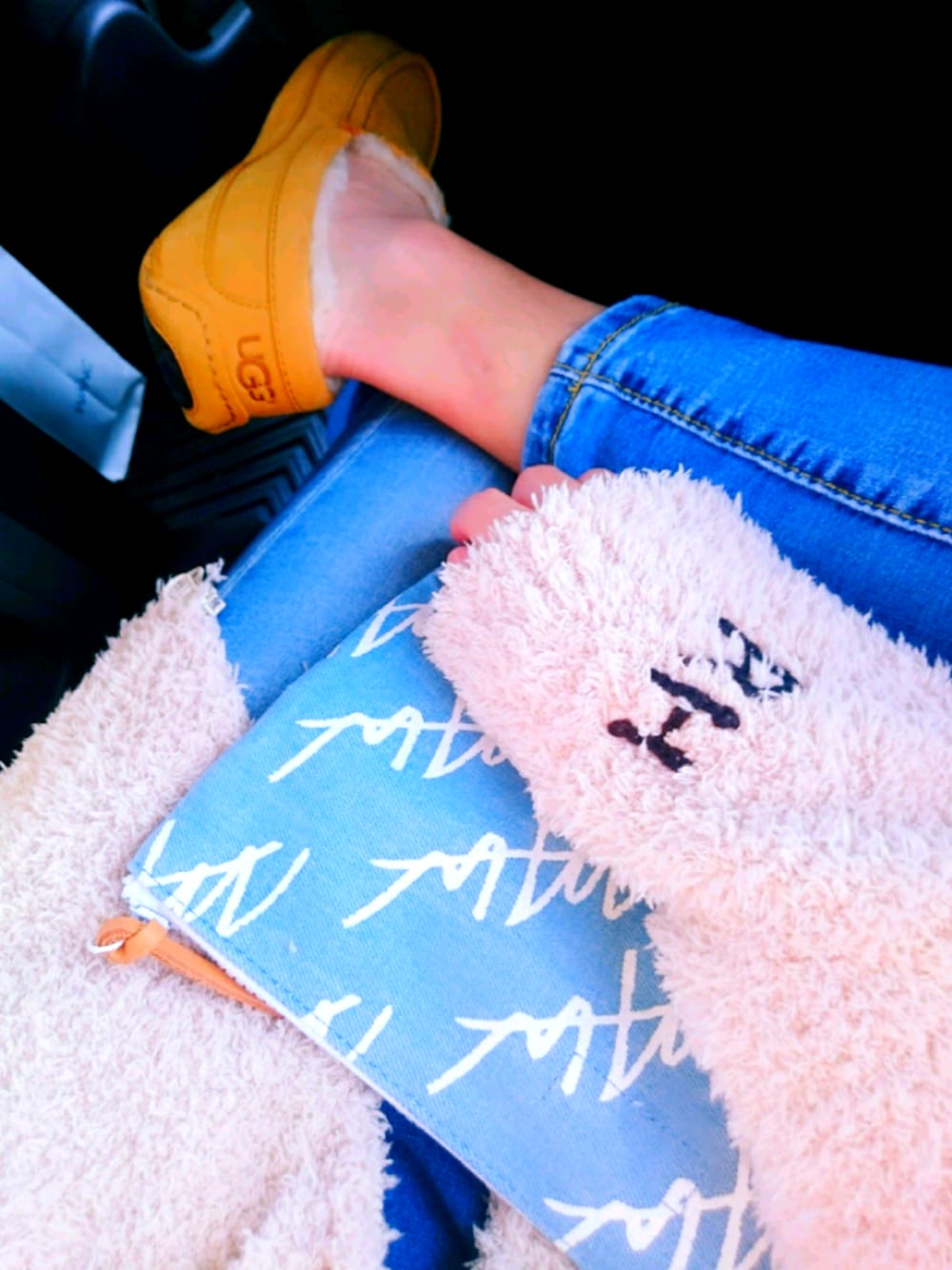 「シンプルコーデ、休日スタイル、ロンハーマン、wtw、UGG、大阪、三ノ宮、サーフ」｜「UGGのアイテム（モカシン/デッキシューズ、ブラウン系）」を使った、しーんさんさん（メンズ・168cm）の冬コーディネートの1枚目の写真