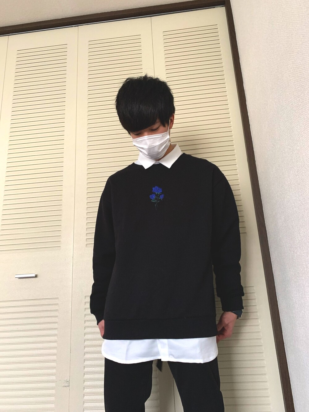 「お洒落さんとつながりたい、カジュアル、COOOPER、ブラックコーデ」｜「ADRERのWEARISTA KEI × COOOPER バラシシュウビッグスウェット（スウェット、ブラック系）」を使った、とびさん（メンズ・169cm）の冬コーディネートの1枚目の写真