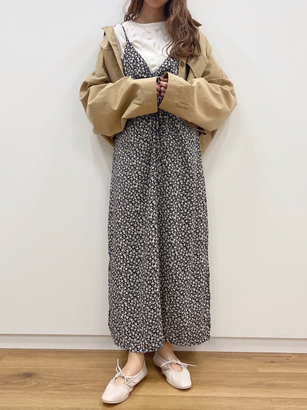 「Heather、へザー、heatherholic、春コーデ、キャミワンピ、デート服、韓国ファッション、春アウター」｜「Heatherの【HOLiC】ハナガラキャミワンピース　880277（ワンピース、ブルー系）」を使った、NENEさん（レディース・162cm）の冬コーディネートの1枚目の写真