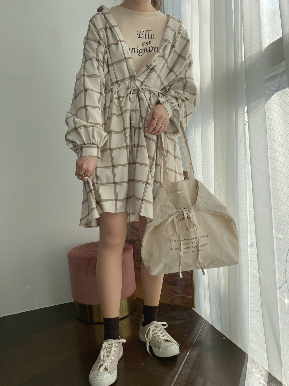 「Heather、へザー、春コーデ、春服、ワンピース、ワンピース×スニーカー、デート服」｜「Heatherのチェックミニシャツワンピース　875808（シャツワンピース、ベージュ系）」を使った、NENEさん（レディース・162cm）の冬コーディネートの1枚目の写真