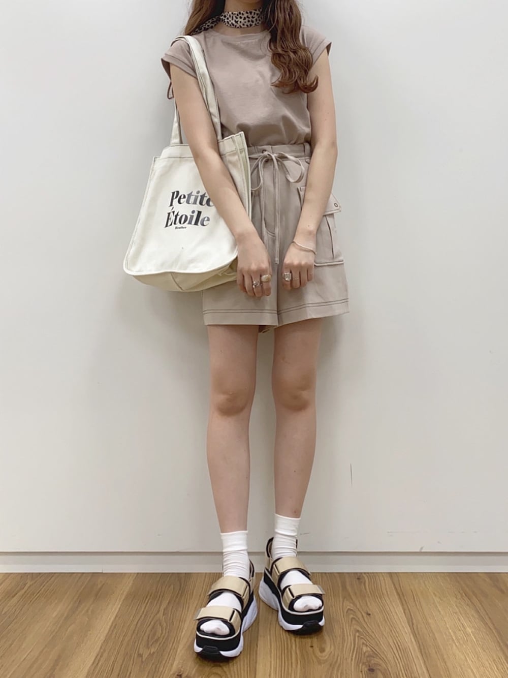 「ノースリーブ、Tシャツ、無地T、スカーフ、休日スタイル、スポサン、スポサン×靴下、サンダルに靴下、へザー、デート」｜「HeatherのECOムジTノースリーブ　886839（Tシャツ/カットソー、ピンク系）」を使った、NENEさん（レディース・162cm）の夏コーディネートの1枚目の写真