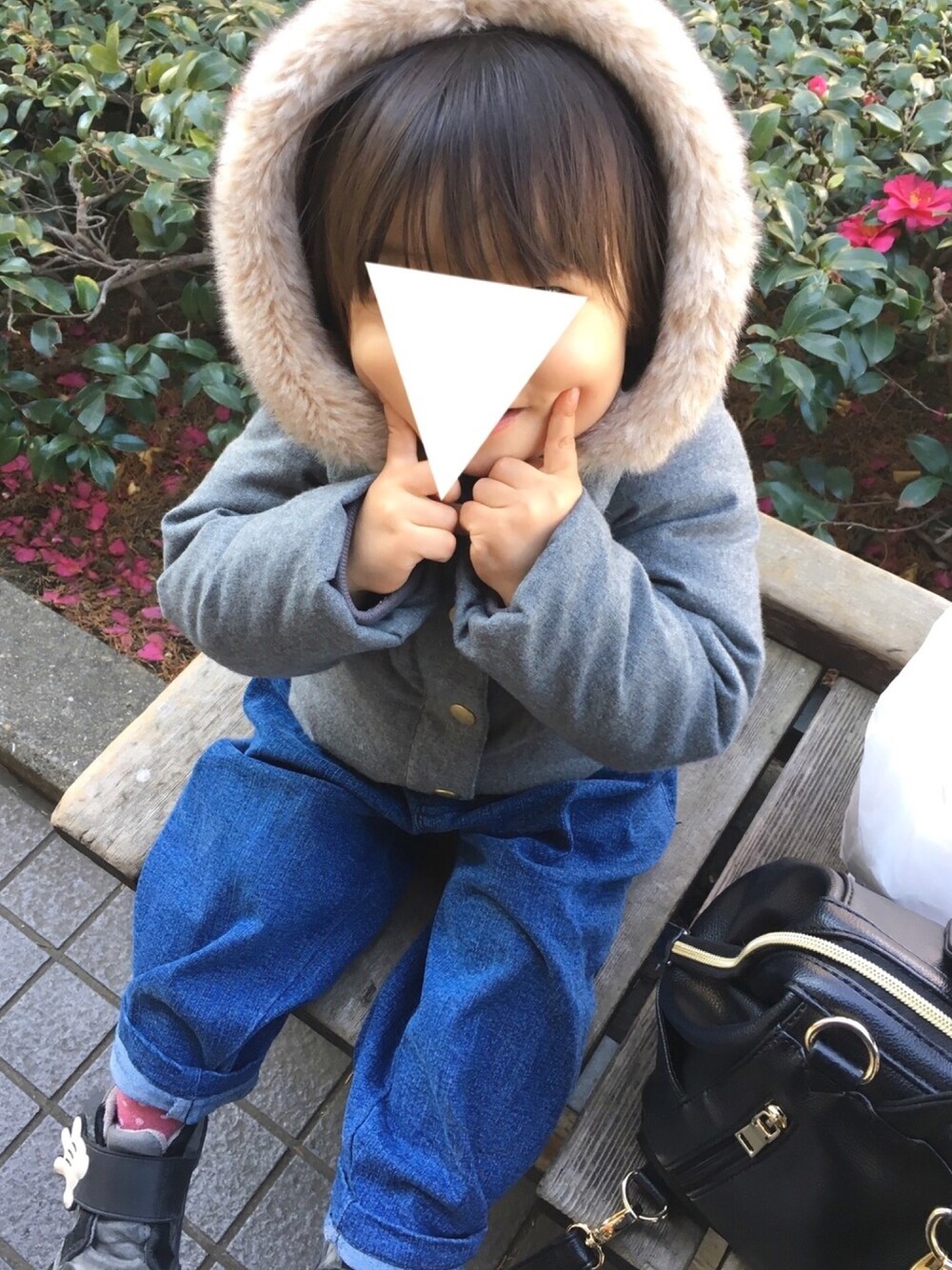 「キッズファッション、女の子、2歳、カジュアル、ゆるコーデ、シンプルコーデ、韓国子供服、デニムパンツ、グレー」｜「Right-onの【MPS】ダウンジャケット（ダウンジャケット/コート、グレー系）」を使った、✩hm✩さん（キッズ・80cm）の冬コーディネートの1枚目の写真