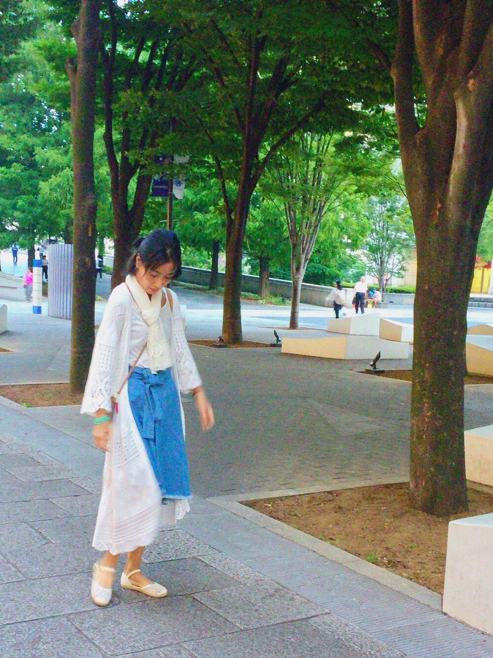 「ショッピング、みなとみらい」｜「LIZ LISAのアイテム（カーディガン/ボレロ、ホワイト系）」を使った、MAKI  MINATO さん（レディース・168cm）の夏コーディネートの1枚目の写真