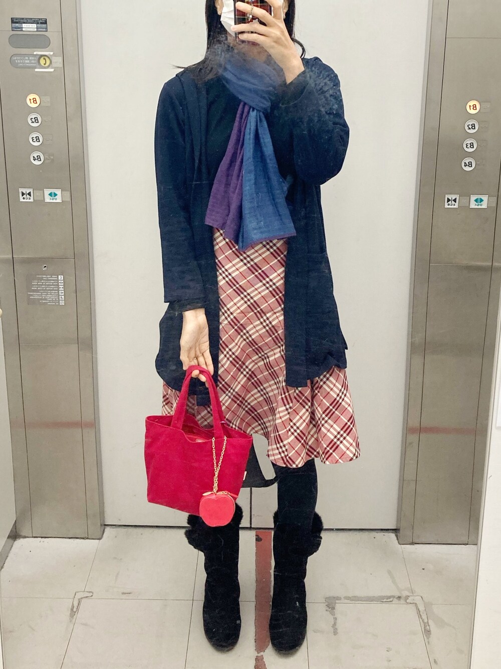 「ショッピング、shopping」｜「BURBERRYのアイテム（スカート、ピンク系）」を使った、MAKI  MINATO さん（レディース・168cm）の冬コーディネートの1枚目の写真