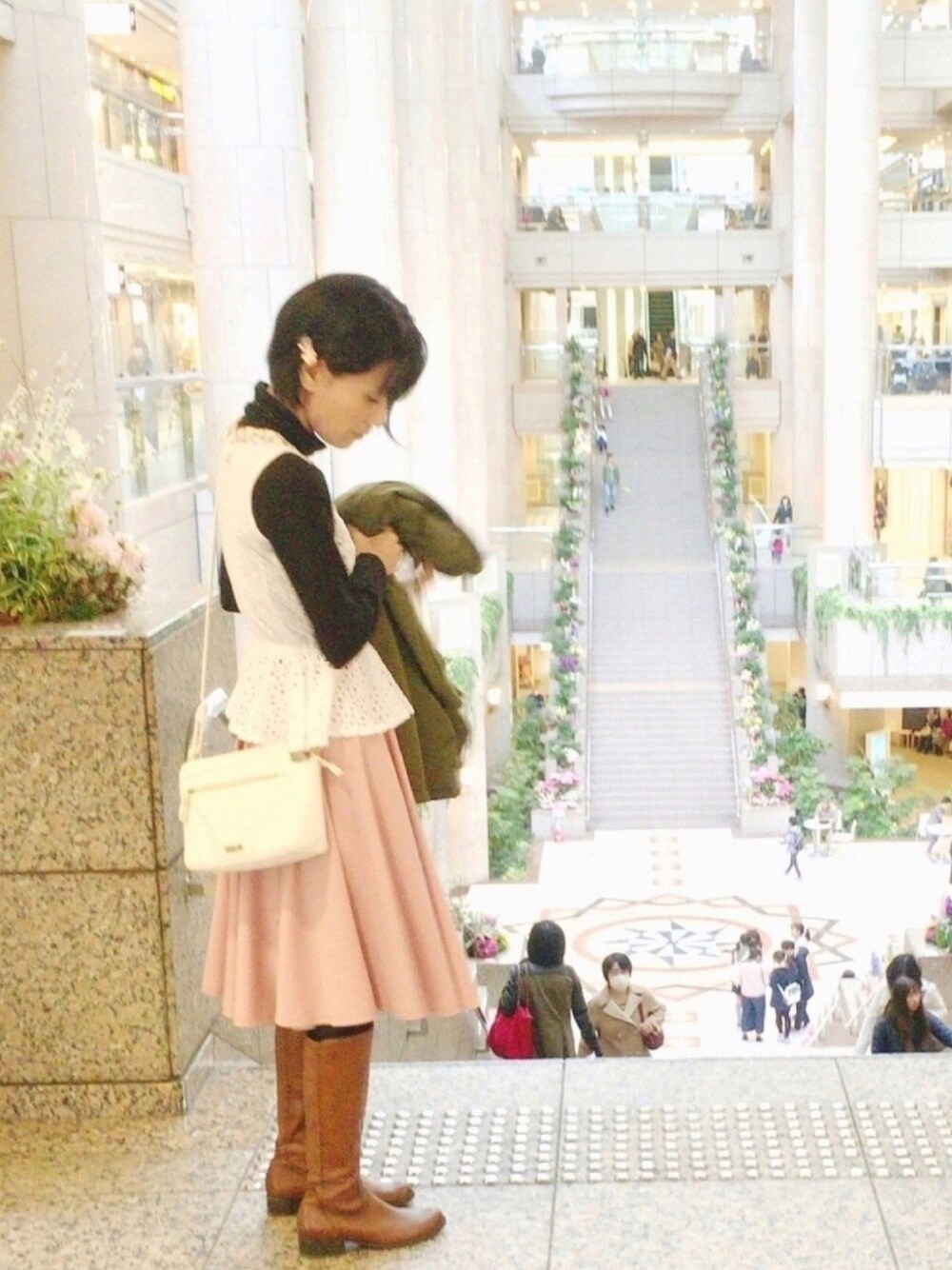 「ランドマークタワー、みなとみらい」｜「ricoriのアイテム（トップス、ホワイト系）」を使った、MAKI  MINATO さん（レディース・168cm）の春コーディネートの1枚目の写真