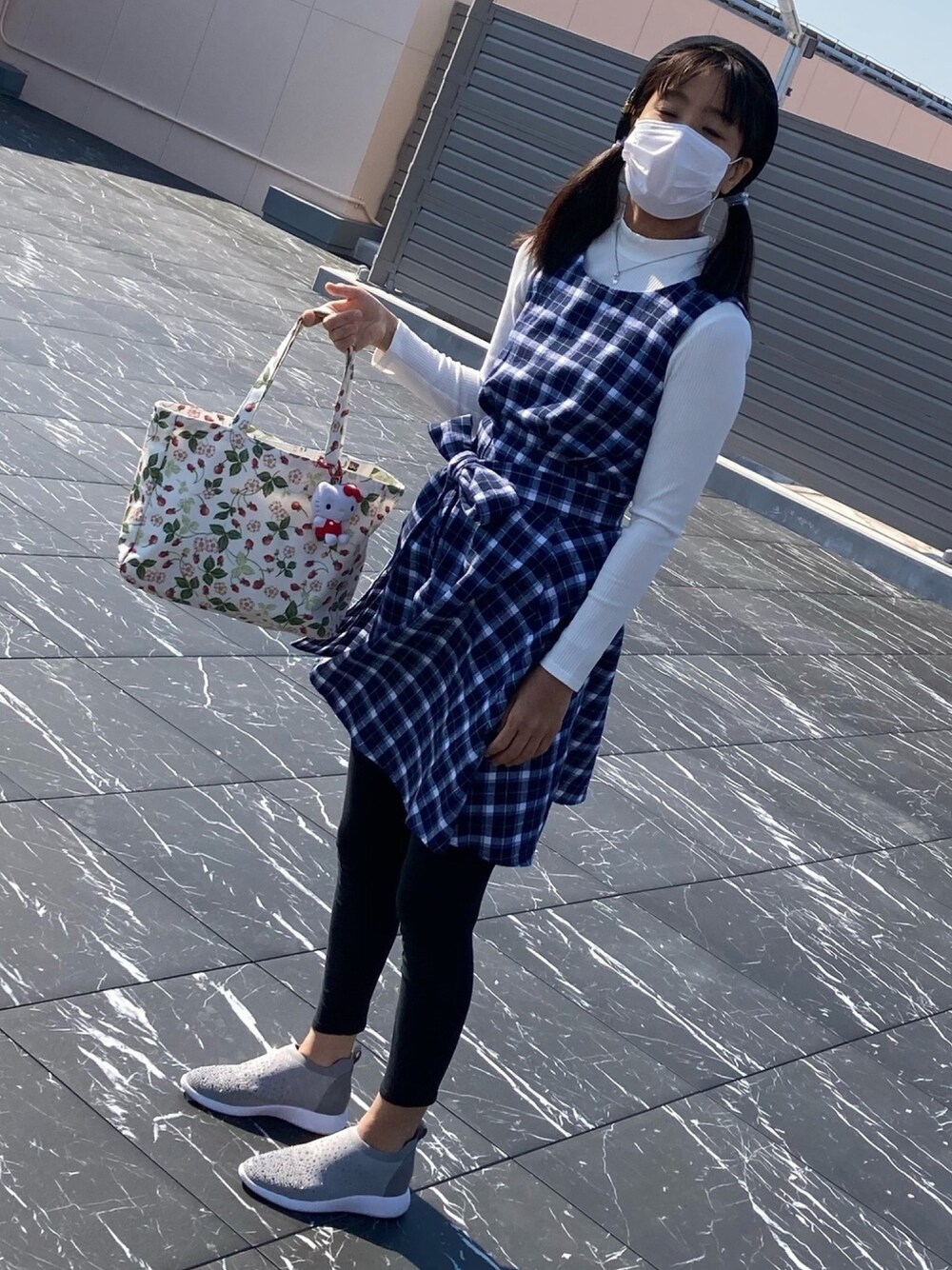 「内覧会」｜「CECIL McBEEのガーリーチェックワンピース（ワンピース、ブルー系）」を使った、MAKI  MINATO さん（レディース・168cm）の春コーディネートの1枚目の写真