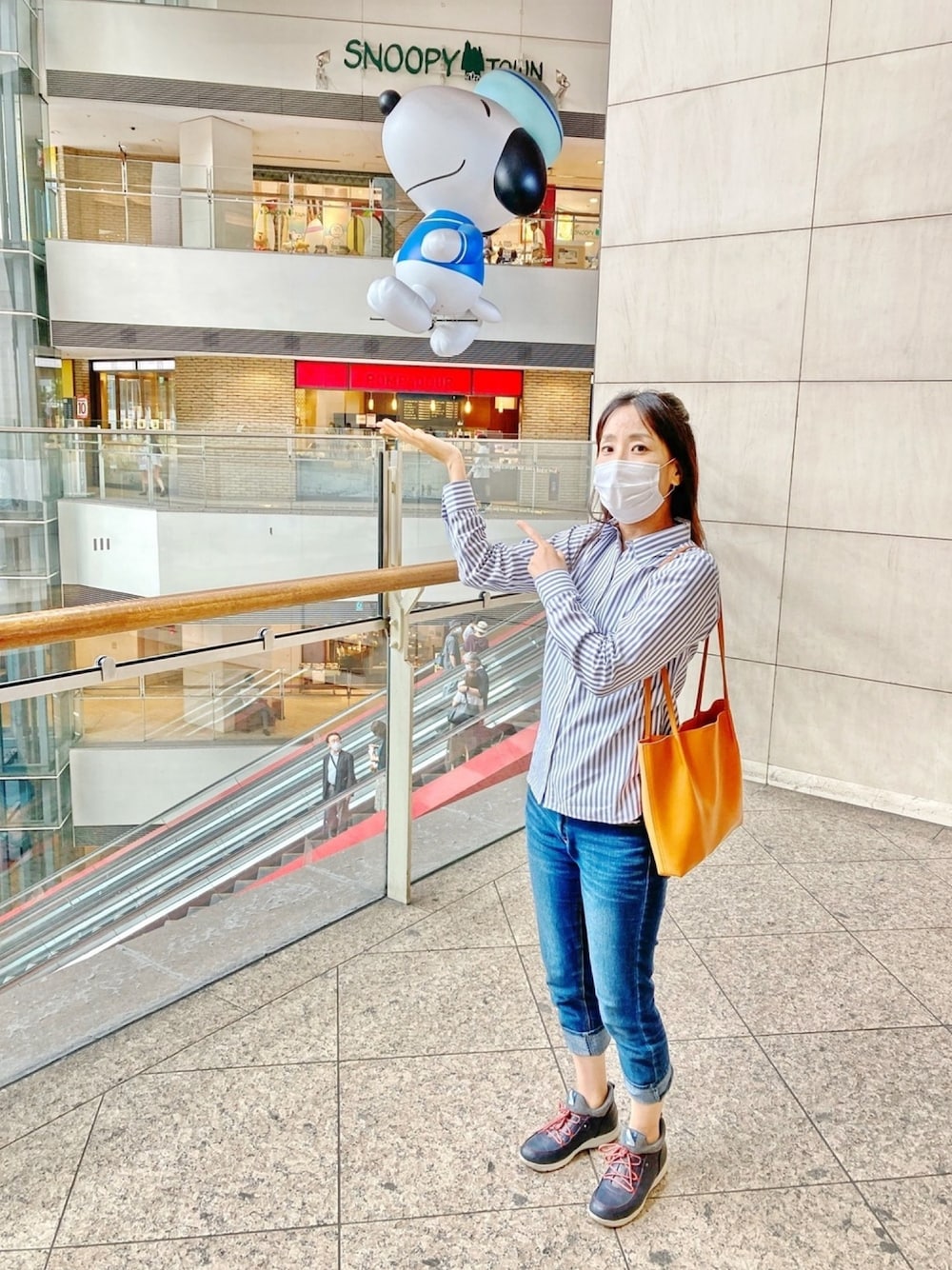 「ウォーキング、walking、みなとみらい」｜「AOYAMAのアイテム（シャツ/ブラウス、ホワイト系）」を使った、MAKI  MINATO さん（レディース・168cm）の夏コーディネートの1枚目の写真
