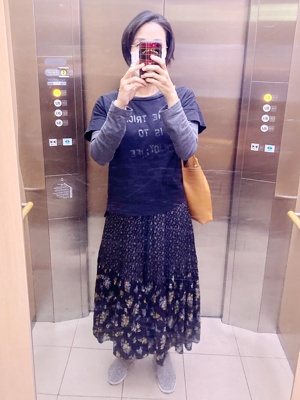 「ショッピング、shopping」｜「AMERICAN HOLICの丈違いティアードスカート（スカート、その他）」を使った、MAKI  MINATO さん（レディース・168cm）の秋コーディネートの1枚目の写真