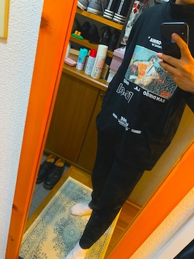 「neos（ネオス）の【neos -addictive design-】ビッグシルエット ガールズフォト リバーシブル加工 変色 スパンコール Tシャツ（Tシャツ/カットソー、ブラック系）」を使った、りおさん（メンズ・169cm）の冬コーディネート