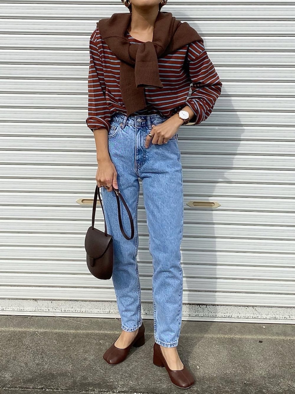 「秋服、カジュアルコーデ、プチプラ、きれいめカジュアル、ZARA、マムフィット、ボーダー、ボーダートップス、デニム、デニムコーデ」｜「ranieのアイテム（Tシャツ/カットソー、ブラウン系）」を使った、MIHOさん（レディース・158cm）の秋コーディネートの1枚目の写真
