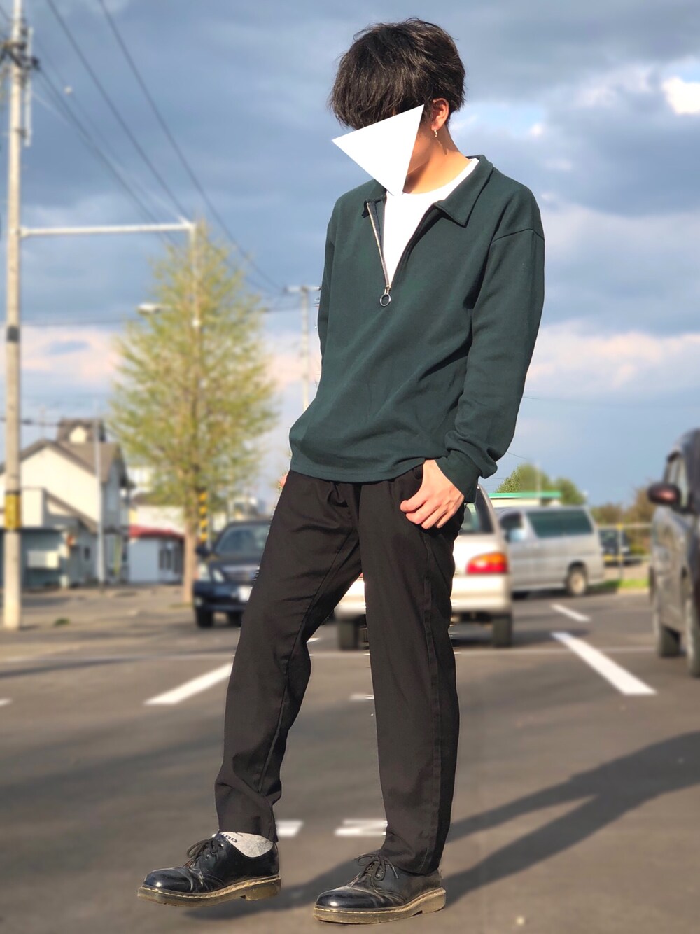 「カジュアル、シンプルコーデ、おしゃれさんと繋がりたい、低身長、ゆるコーデ、白Tシャツ、ビックシルエット、プチプラ、夏コーデ、春コーデ」｜「VIVIFYのピアス/フープ/シンプル（ピアス（片耳用）、シルバー系）」を使った、ゆきさちさん（メンズ・163cm）の春コーディネートの1枚目の写真