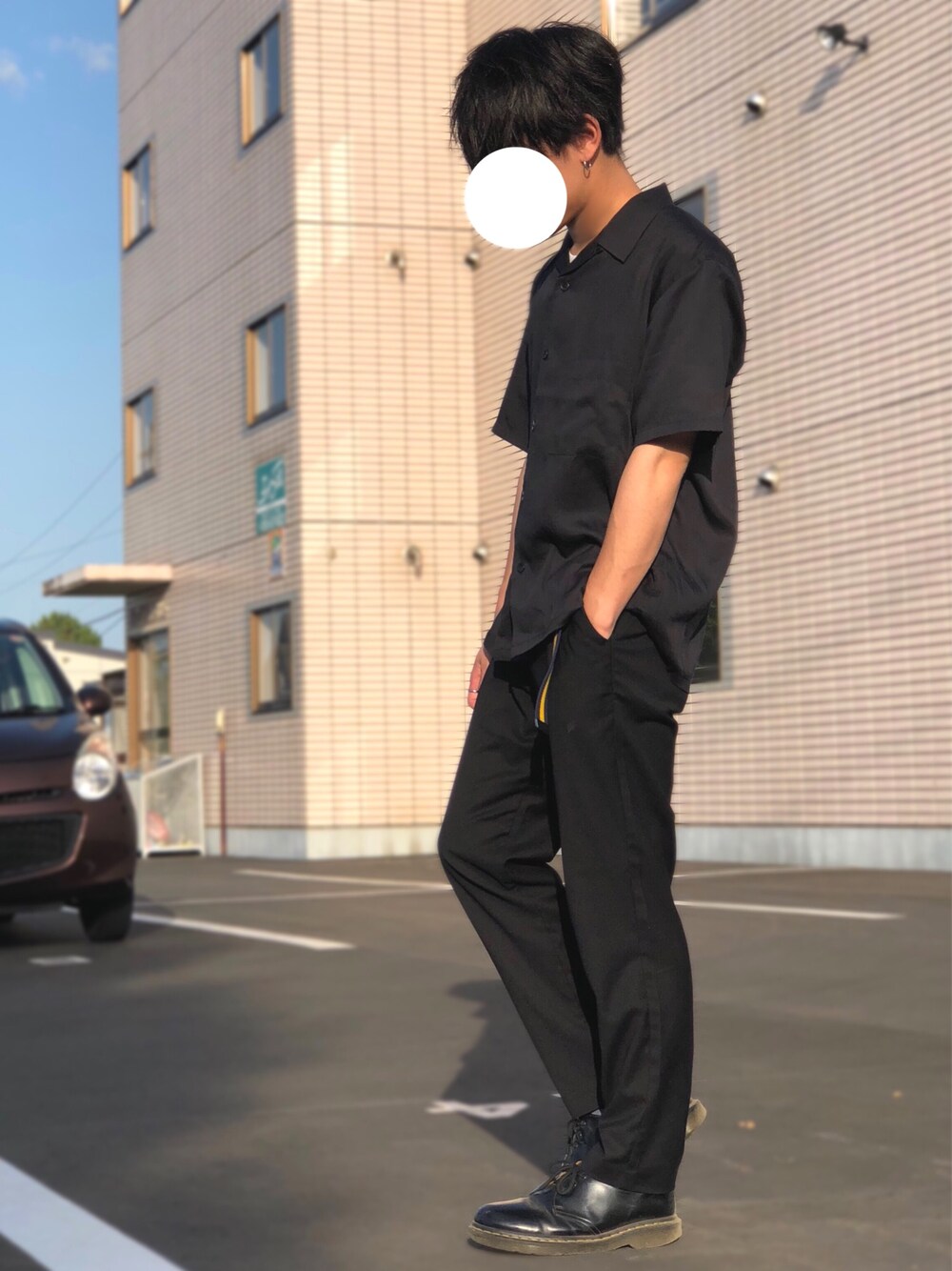 「カジュアルコーデ、シンプルコーデ、ブラック、シャツスタイル、ドクターマーチン、プチプラ、低身長、夏コーデ、GU、オープンカラーシャツ」｜「VIVIFYのピアス/フープ/シンプル（ピアス（片耳用）、シルバー系）」を使った、ゆきさちさん（メンズ・163cm）の春コーディネートの1枚目の写真