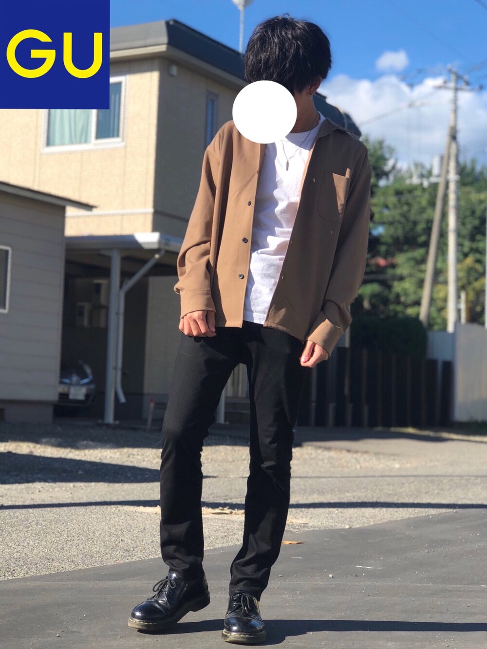 「秋コーデ、キレイめ、お洒落さんとつながりたい、GU、プチプラコーデ、オープンカラーシャツ、ベージュ、低身長、黒スキニー、Dr.Martens」｜「GUのアイテム（シャツ/ブラウス、ベージュ系）」を使った、ゆきさちさん（メンズ・163cm）の秋コーディネートの1枚目の写真