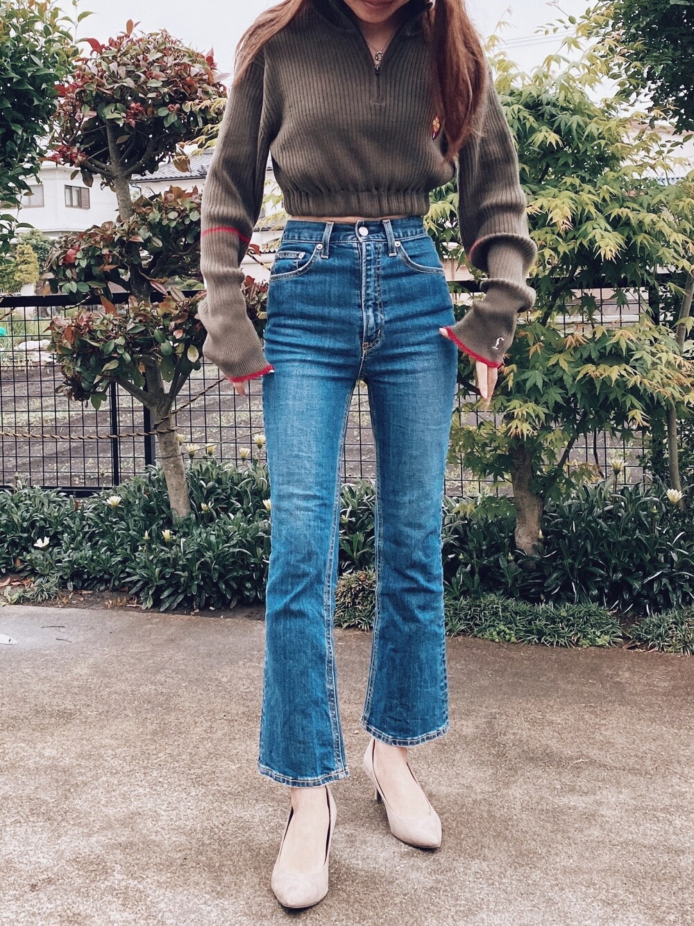 「Juemi、SLY、ニット、デニムパンツ、休日スタイル、ootd、おしゃれさんと繋がりたい」｜「JUEMIのアイテム（ニット/セーター、グリーン系）」を使った、yui さん（レディース・158cm）の春コーディネートの1枚目の写真
