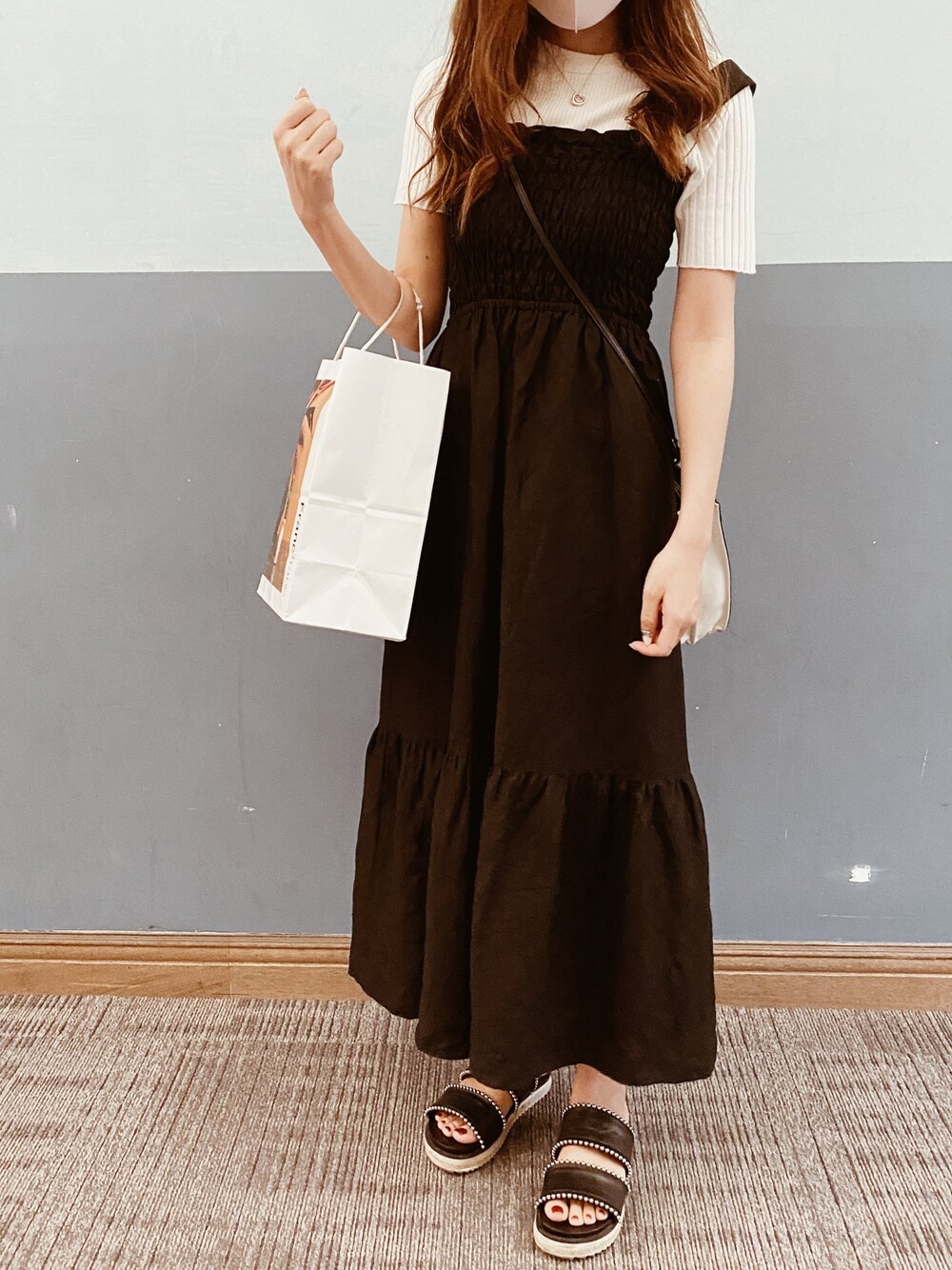 「おしゃれさんと繋がりたい、ゆるコーデ、夏コーデ、ワンピース、ootd、SLY、ZARA、サンダル、ブラックコーデ」｜「SLYのSHIRRING OP（ワンピース、ブラック系）」を使った、yui さん（レディース・158cm）の春コーディネートの1枚目の写真