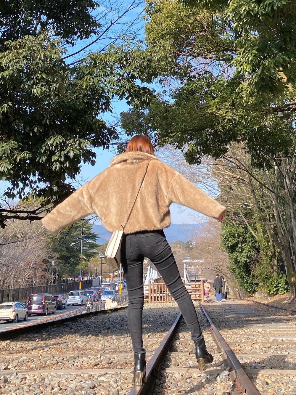 「Juemi、ZARA、American Eagle、BALENCIAGA、RANDA、シンプルコーデ、黒スキニー、冬コーデ、オトナ女子、カジュアルコーデ」｜「ZARAのアイテム（ジャケット/アウター、ベージュ系）」を使った、yui さん（レディース・158cm）の冬コーディネートの1枚目の写真