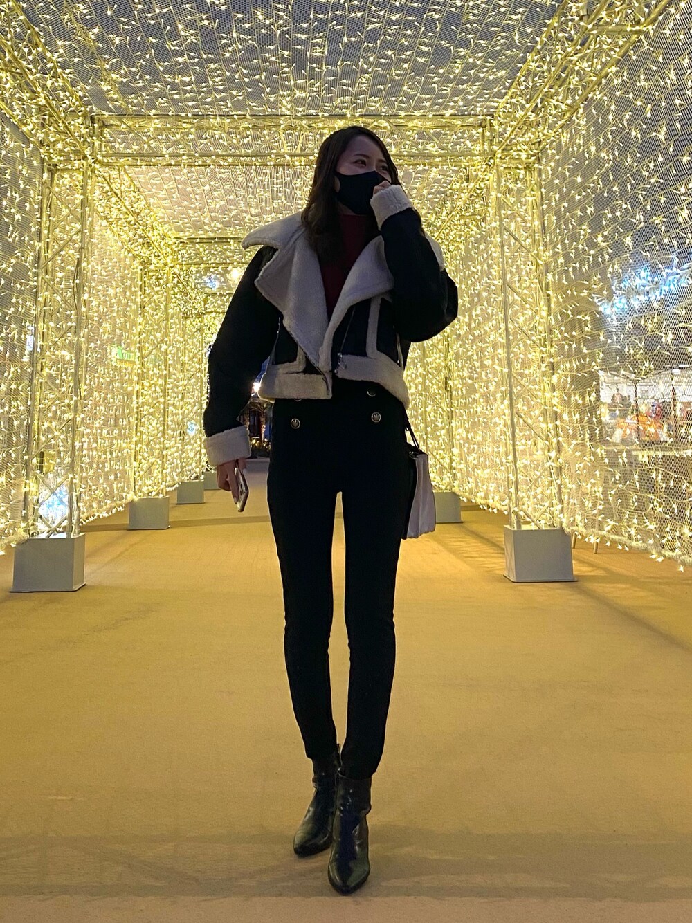「チョコ色に染まれ、大人カジュアル、休日スタイル、私の推しブランド、Juemi、ZARA、イルミネーション、赤ニット」｜「JUEMIのSeam Tape Short Mouton Jacket（ムートンコート、ブラック系）」を使った、yui さん（レディース・158cm）の冬コーディネートの1枚目の写真