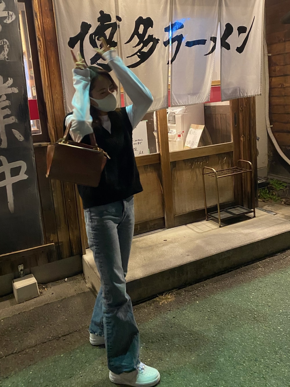 「お洒落さんとつながりたい、ZARA、moussy、Juemi、NIKE、AIR FORCE 1、シンプル、ベスト、AZUL by moussy」｜「MOUSSYのMVS FLARE(L)（デニムパンツ、ブルー系）」を使った、yui さん（レディース・158cm）の春コーディネートの1枚目の写真