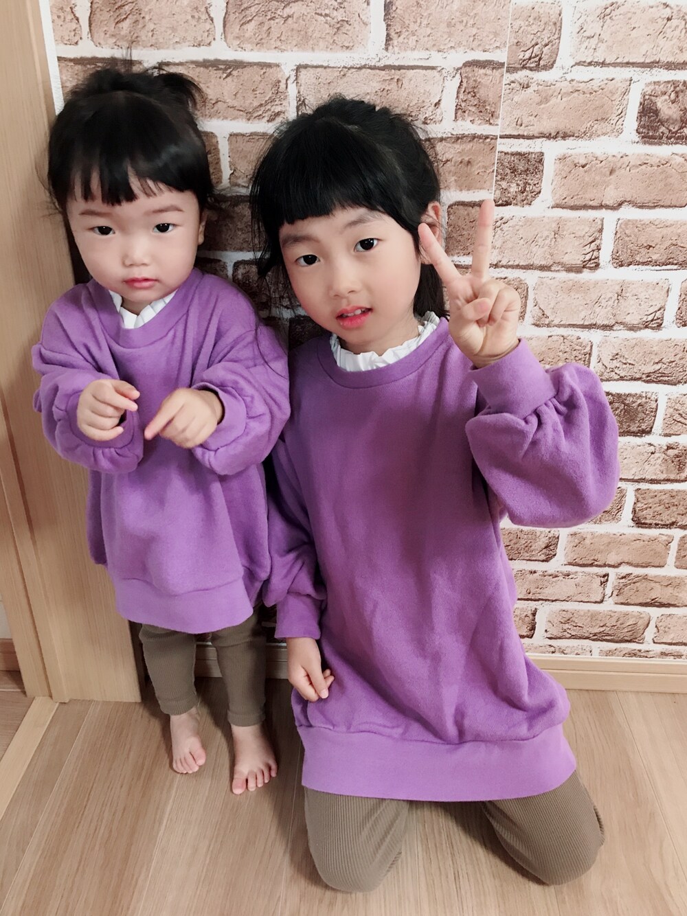 「女の子コーデ」｜「petit mainのバックロゴネックフリル裏毛トレーナー（スウェット、パープル系）」を使った、mokatanさん（キッズ・120cm）の秋コーディネートの1枚目の写真