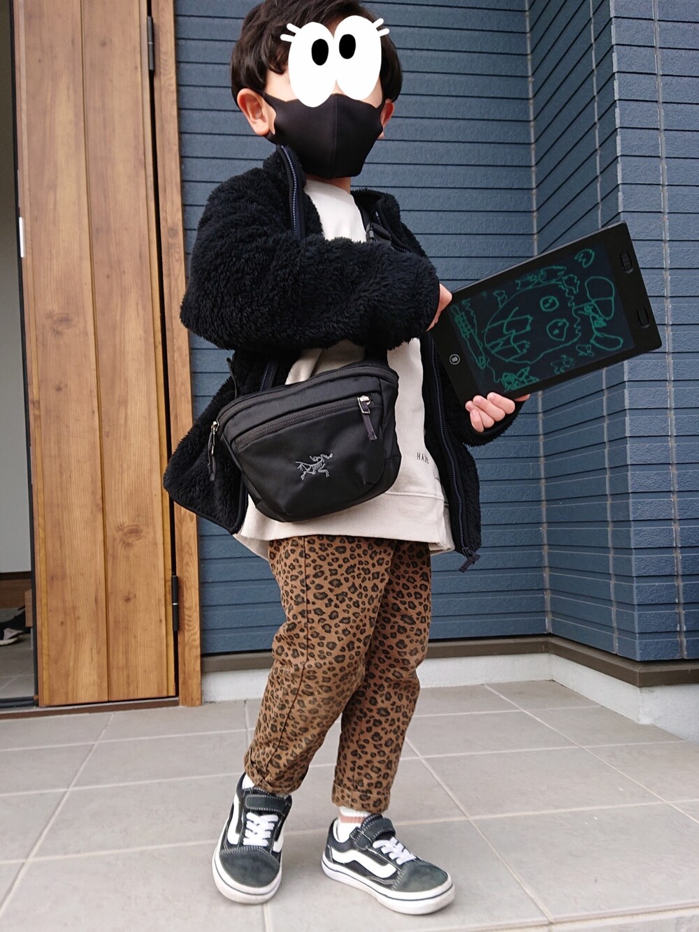 「キッズファッション、レオパード、柄パンツ、スニーカー、VANS」｜「VANSのキッズ VANS ヴァンズ OLD SKOOL オールドスクール V36CJ SP15 BLACK（スニーカー、ブラック系）」を使った、AOさん（キッズ・110cm）の夏コーディネートの1枚目の写真