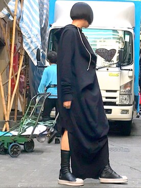 「DRKSHDW by RICK OWENS（ダークシャドウ バイ リックオウエンス）のアイテム（スウェット）」を使った、Iam Will Iamさん（メンズ・176cm）の冬コーディネート