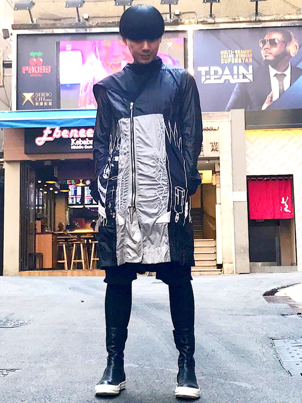 「冬、ootd、look、STYLE、RICK OWENS」｜「Rick Owensのアイテム（トレンチコート、ブラック系）」を使った、Iam Will Iamさん（メンズ・176cm）の冬コーディネートの1枚目の写真