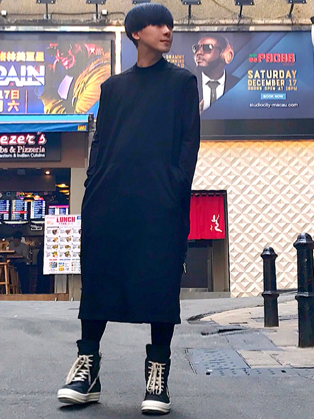 「冬、スニーカー、XmasぱーちーWEAR2016、クリスマス、ootd、look、STYLE、RICK OWENS、drkshdw」｜「DRKSHDW by RICK OWENSのアイテム（つなぎ/オールインワン、ブラック系）」を使った、Iam Will Iamさん（メンズ・176cm）の冬コーディネートの1枚目の写真