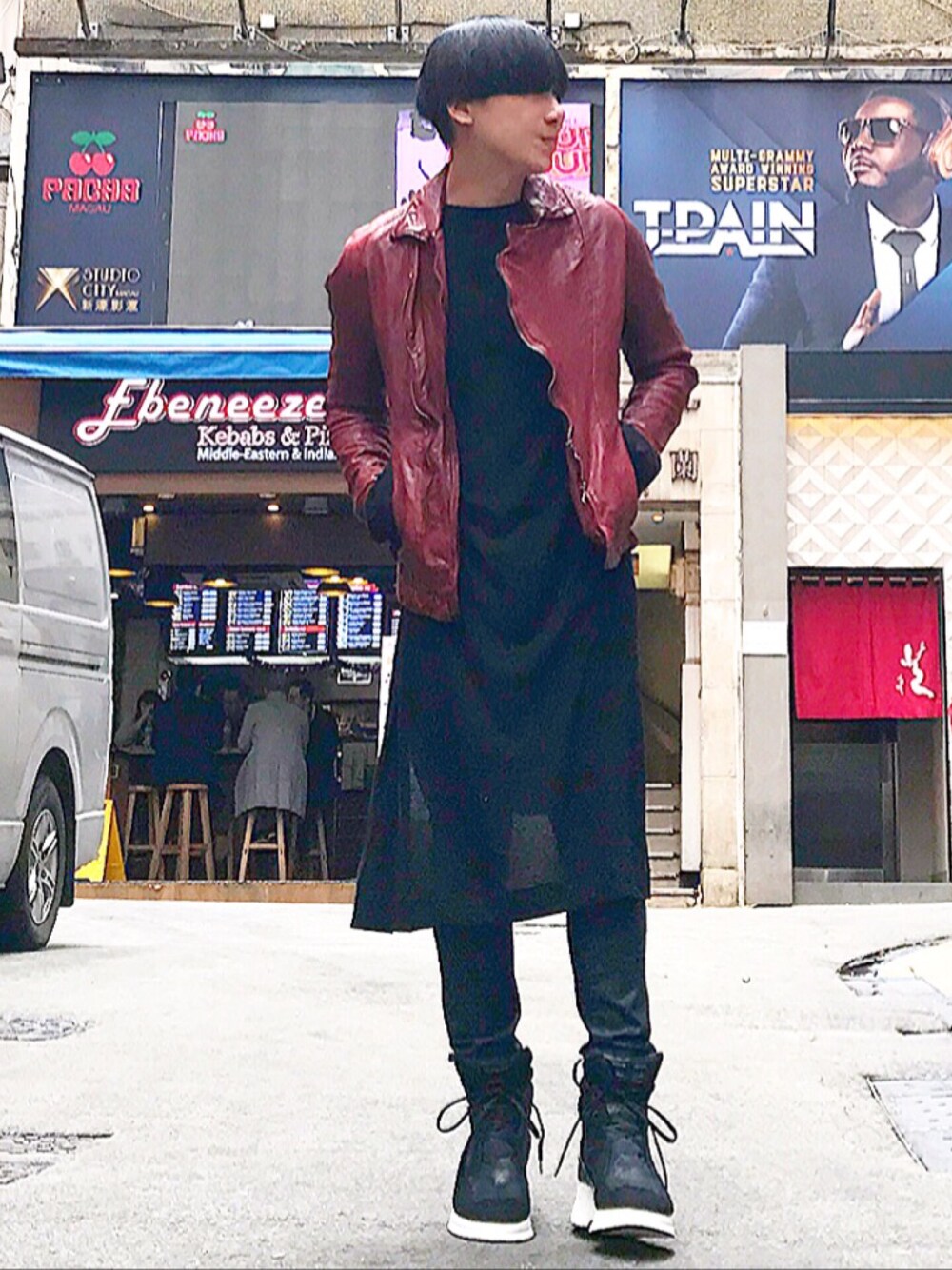「冬コーデ、ootd、STYLE、look、JULIUS、julius_7、RICK OWENS」｜「JULIUSのアイテム（ムートンコート、レッド系）」を使った、Iam Will Iamさん（メンズ・176cm）の冬コーディネートの1枚目の写真