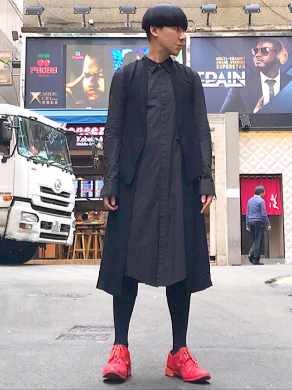 「ootd、STYLE、look、JULIUS、CAROL CHRISTIAN POELL、RICK OWENS」｜「JULIUSのアイテム（シャツ/ブラウス、ブラック系）」を使った、Iam Will Iamさん（メンズ・176cm）の冬コーディネートの1枚目の写真