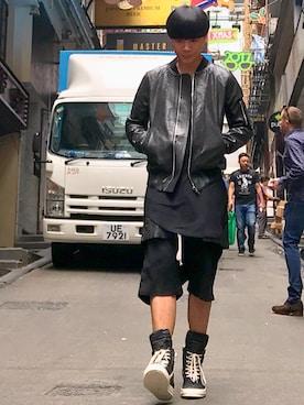 「DRKSHDW by RICK OWENS（ダークシャドウ バイ リックオウエンス）のアイテム（カーゴパンツ）」を使った、Iam Will Iamさん（メンズ・176cm）の冬コーディネート