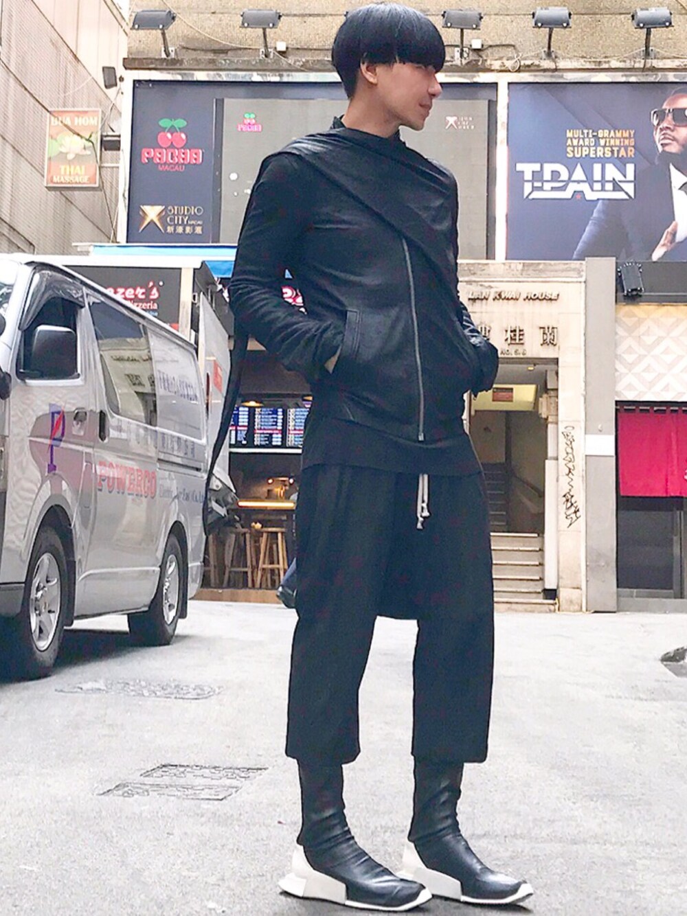 「ootd、STYLE、look、RICK OWENS、RickOwens×adidas」｜「Rick Owensのアイテム（ムートンコート、ブラック系）」を使った、Iam Will Iamさん（メンズ・176cm）の冬コーディネートの1枚目の写真