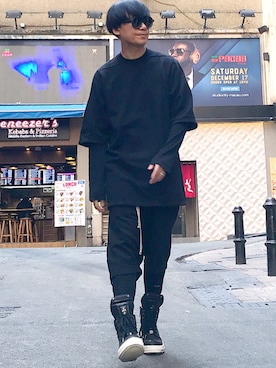 「DRKSHDW by RICK OWENS（ダークシャドウ バイ リックオウエンス）のアイテム（カーゴパンツ）」を使った、Iam Will Iamさん（メンズ・176cm）の冬コーディネート