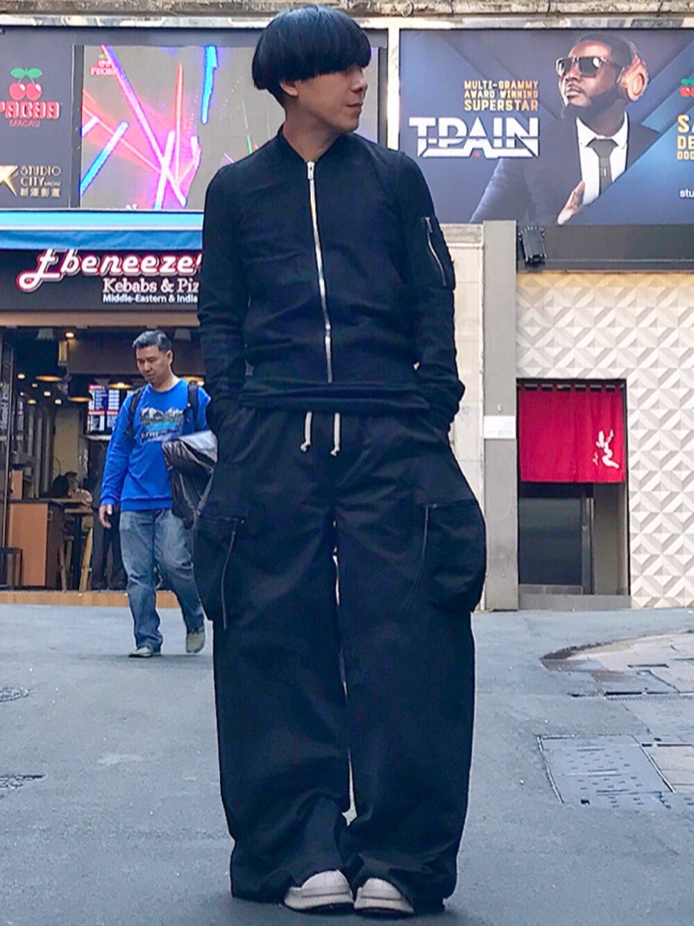 「ootd、look、STYLE、RICK OWENS、RickOwens×adidas」｜「Rick Owensのアイテム（ムートンコート、ブラック系）」を使った、Iam Will Iamさん（メンズ・176cm）の冬コーディネートの1枚目の写真