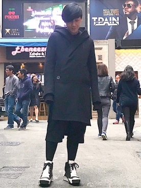 「DRKSHDW by RICK OWENS（ダークシャドウ バイ リックオウエンス）のアイテム（カーゴパンツ）」を使った、Iam Will Iamさん（メンズ・176cm）の冬コーディネート