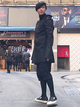 「DRKSHDW by RICK OWENS（ダークシャドウ バイ リックオウエンス）のアイテム（カーゴパンツ）」を使った、Iam Will Iamさん（メンズ・176cm）の冬コーディネート
